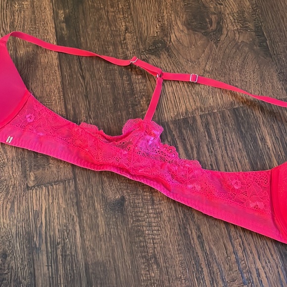 Update * 2 bras together - Size 34 C red, black doesn’t have tag - Picture 7 of 16